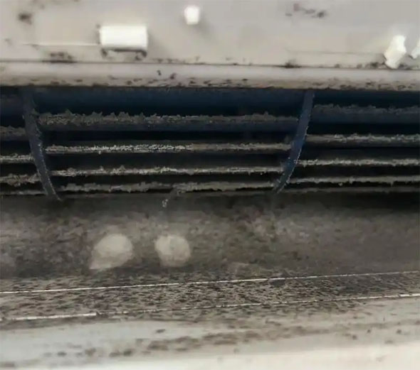 北京市空调吹的风有股烧焦味是怎么回事